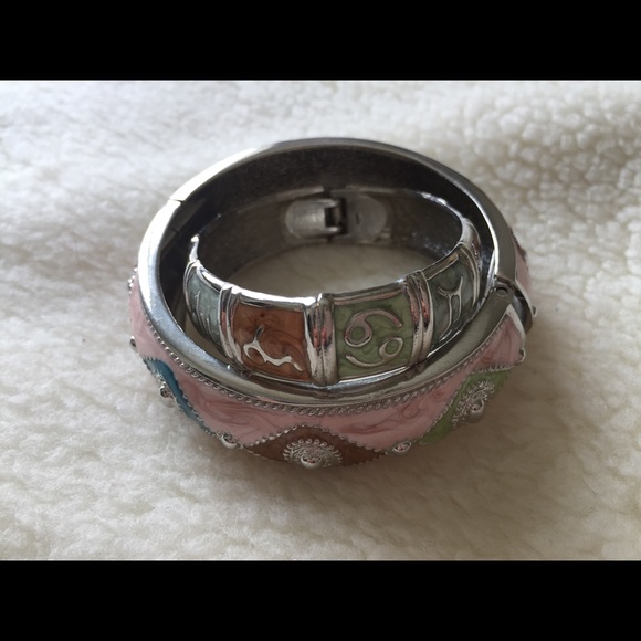 Cuff bracelets - Picture 2 of 2