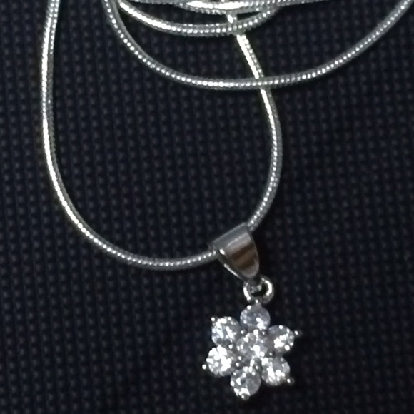 🔆Snowflake Pendant CZ Sterling Silver Necklace - Picture 1 of 4