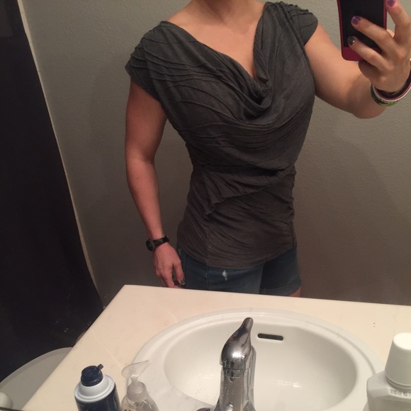 SOLD----- Tank top with zippers - Picture 2 of 4