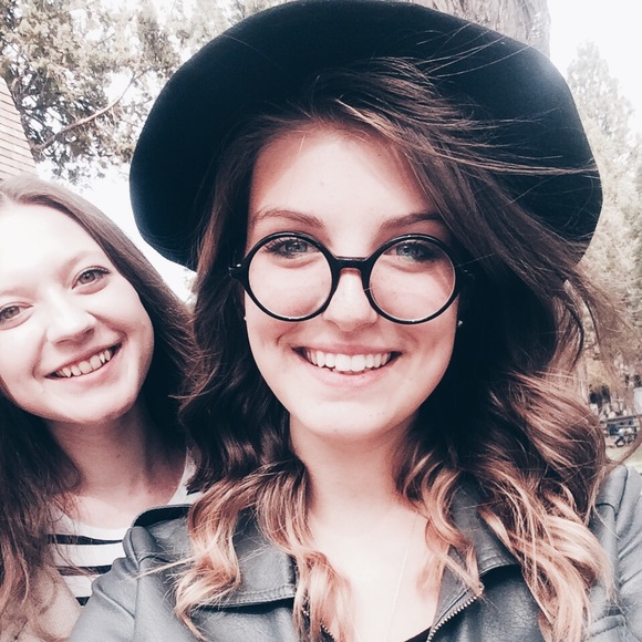 Meet your Posher, Lily - Picture 3 of 4