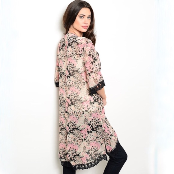 ⭐️ FIVE STAR RATED! MACY floral kimono - Picture 3 of 5
