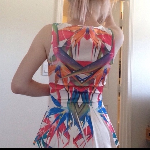 Tropical Peplum Top - Picture 2 of 4