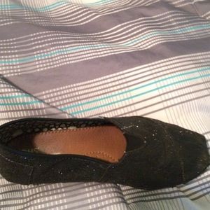 Black glitter toms