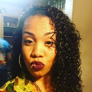 Meet your Posher, Leah