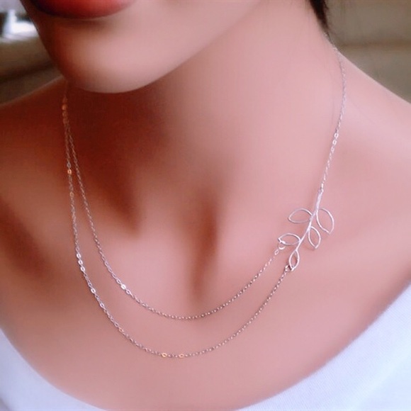 Jewelry - Vintage Leaf Shaped Necklace