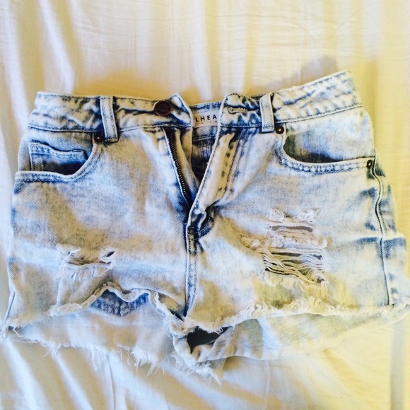 Acid wash cutoff denim shorts