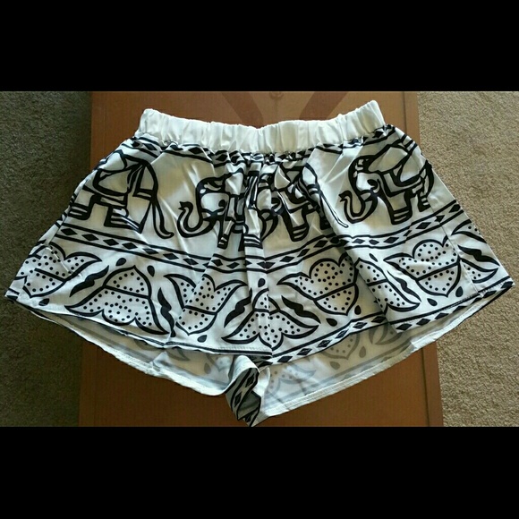 *NEW* Boho elephant print shorts set - Picture 3 of 4