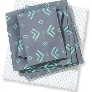 💙Make An Offer!💙 VS Pink Bedding/Sheet set twin