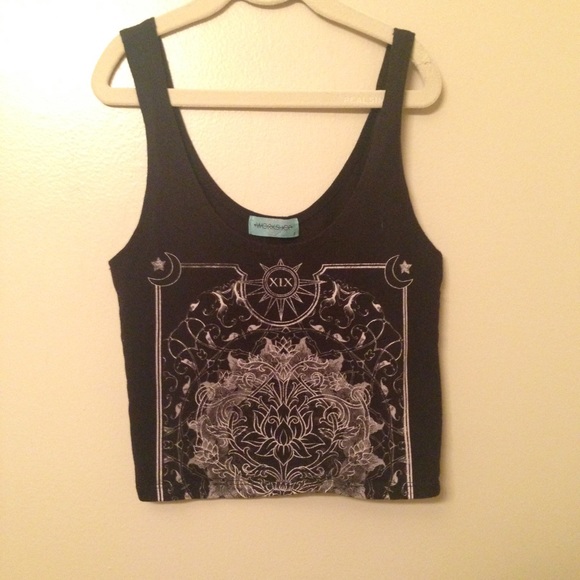 Black crop top with design