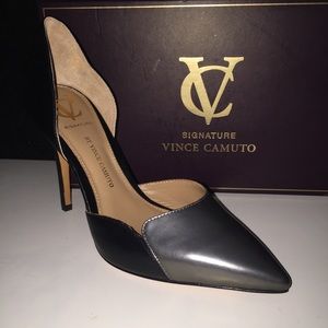 💥Cyber Monday SALE💥 Vince Camuto Signature Pumps