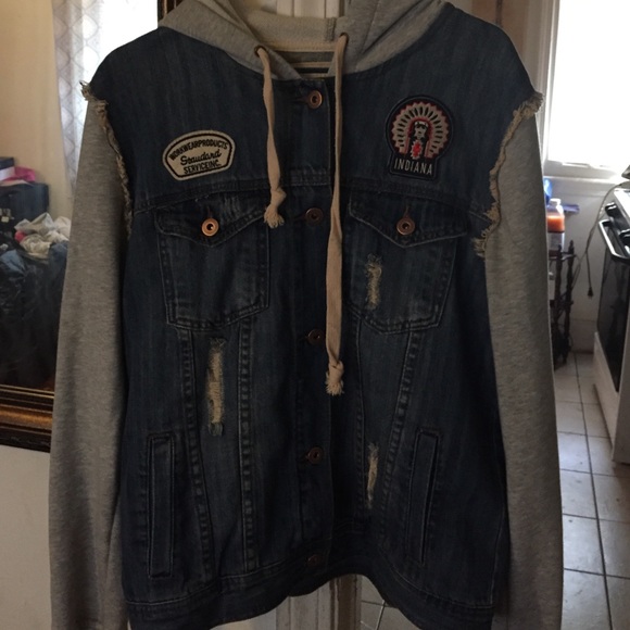 Jean jacket with hoodie - Picture 2 of 4