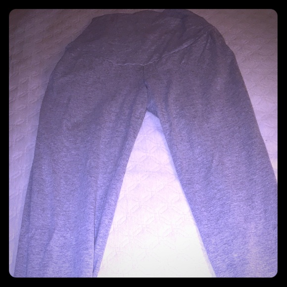 H&M MATERNITY pants.