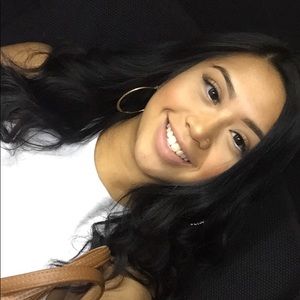 Meet your Posher, Dinalyn