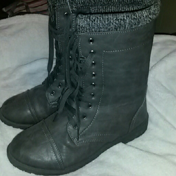 Never worn RUE 21  combat boots