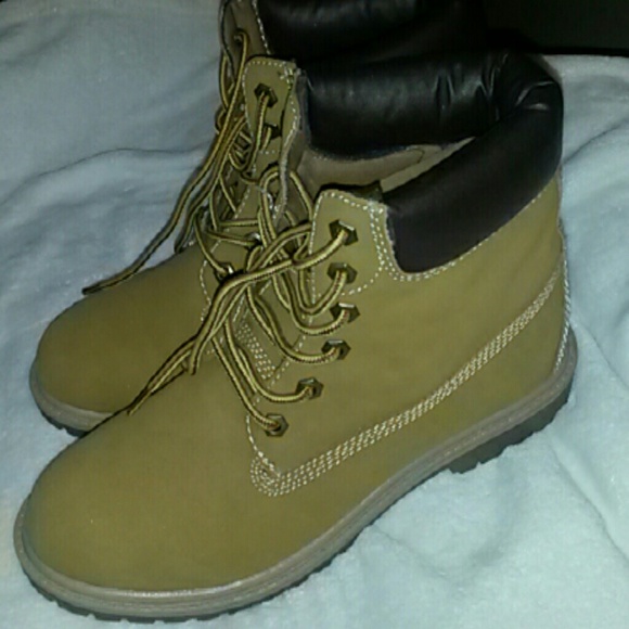 NEVER WORN  timberland style boots