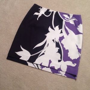 Gorgeous Tahari skirt. Size 6.
