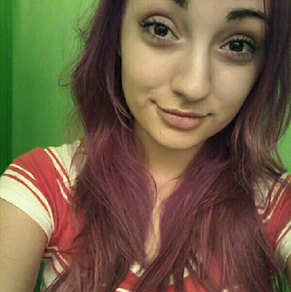 Meet your Posher, Jacqulynn - Picture 2 of 2