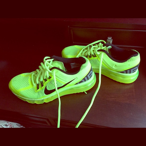 Air max volt color