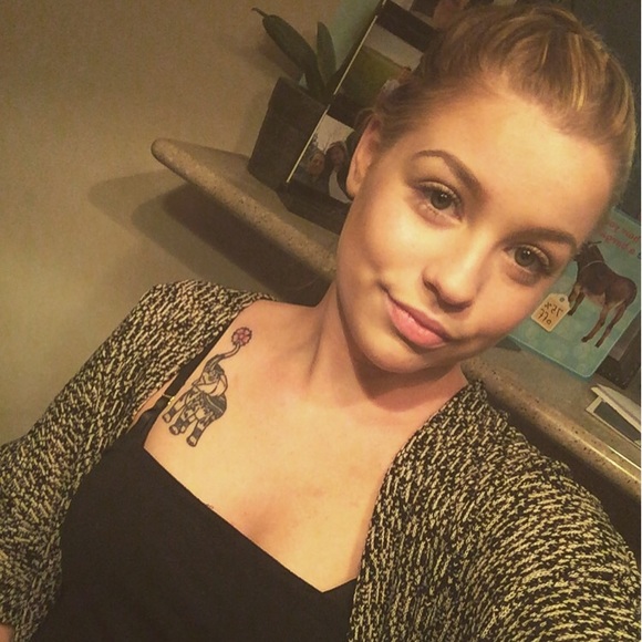 Meet your Posher, Alexis