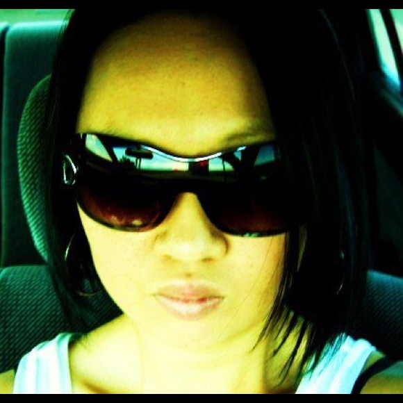 Meet your Posher, Nicole - Picture 1 of 1