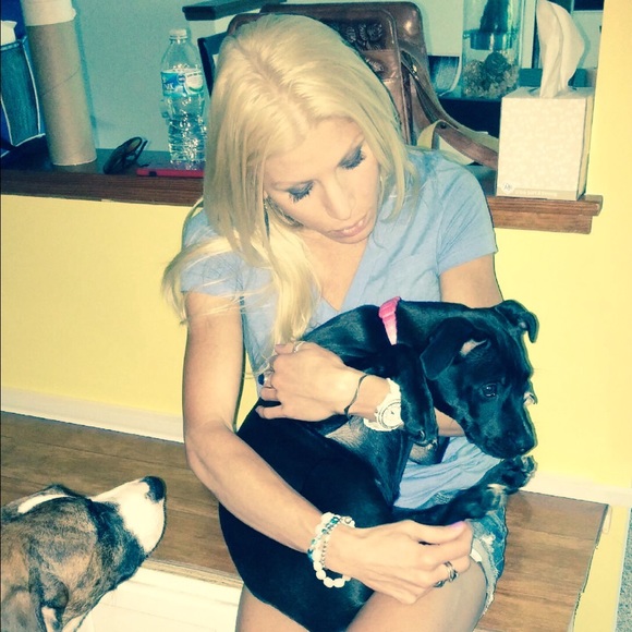 Julie ⭐️Posh compliant⭐️ - Picture 2 of 4