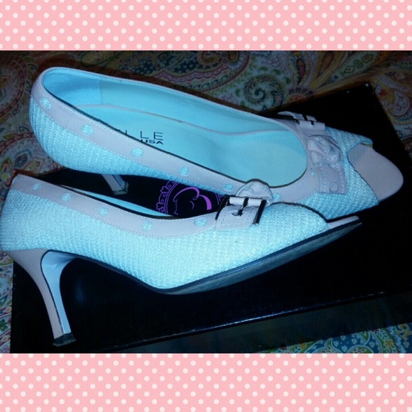 Gorgeous Pink Peep Toe Pumps - Picture 4 of 4