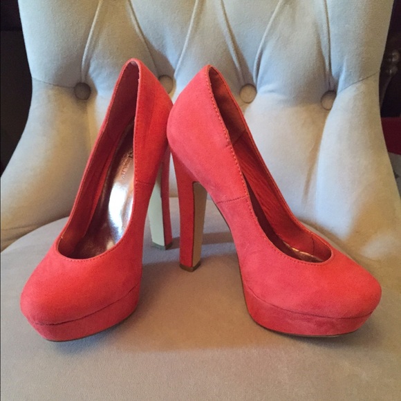 Just Fab Coral Pumps