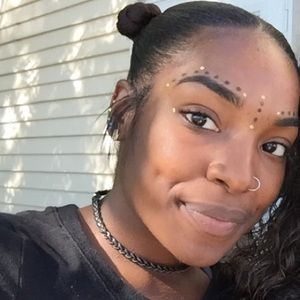 Meet your Posher, Ebonie