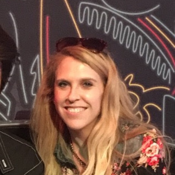 Meet your Posher, Melissa - Picture 2 of 2