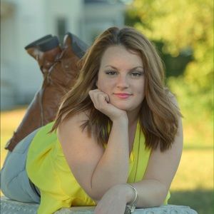 Meet your Posher, Caitlyn