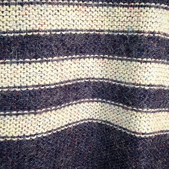 Gap top with white/blue stripped wool - Picture 2 of 2