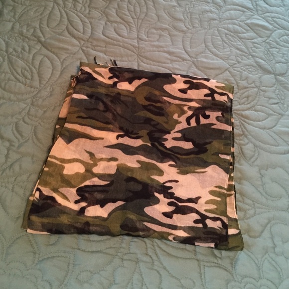 Camo scarf