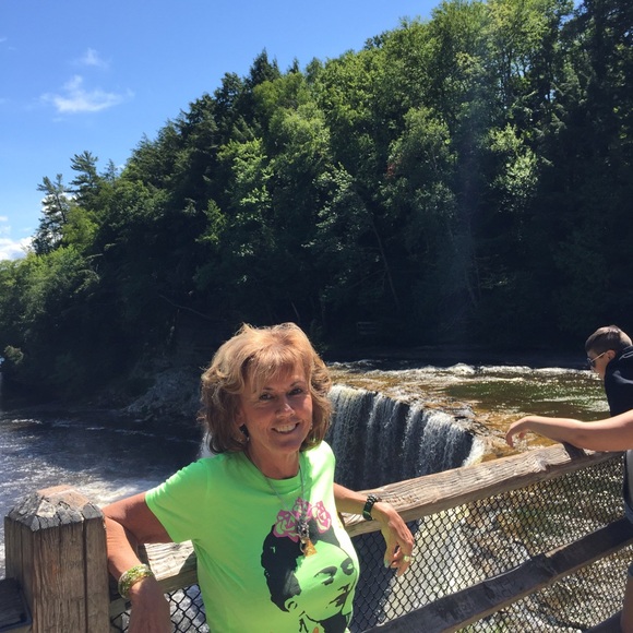 Meet your Posher, Sandra