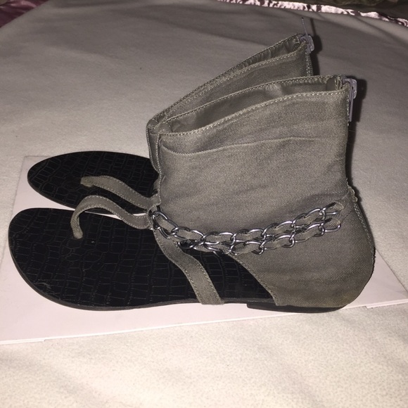 ❌SOLD❌Gray Sandals - Picture 2 of 4