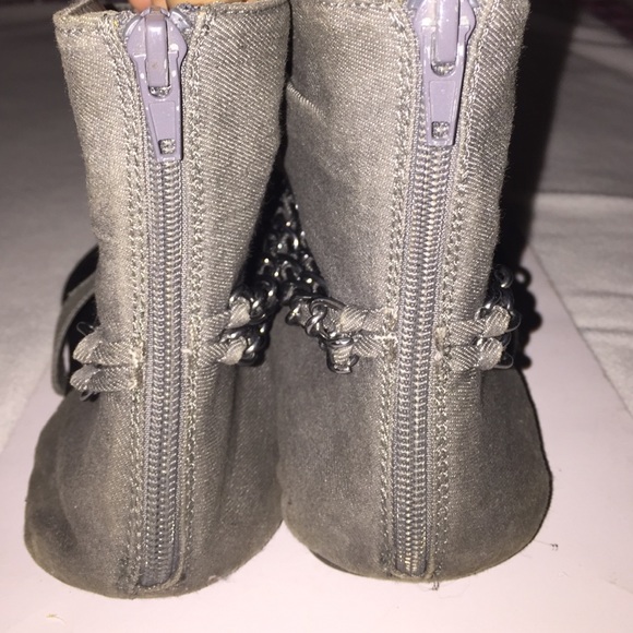 ❌SOLD❌Gray Sandals - Picture 4 of 4