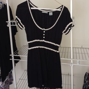 Cute black and white top!