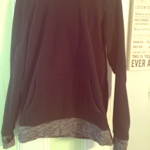 Lululemon sweat shirt in perfect condition