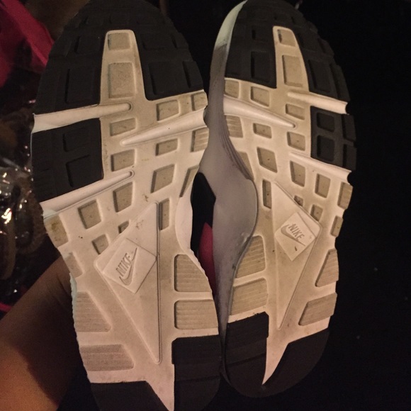 Nike Huaraches - Picture 2 of 4