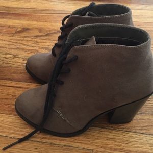 No longer work for Aldo and need space.