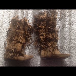 Fringe boots