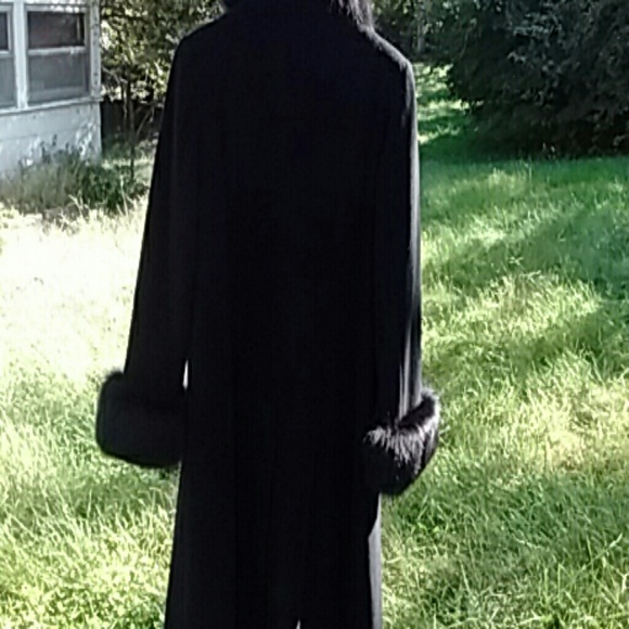 ๐๐๐๐๐SOLD๐๐๐๐๐Stunning cashmere, angora long coat. - Picture 3 of 9