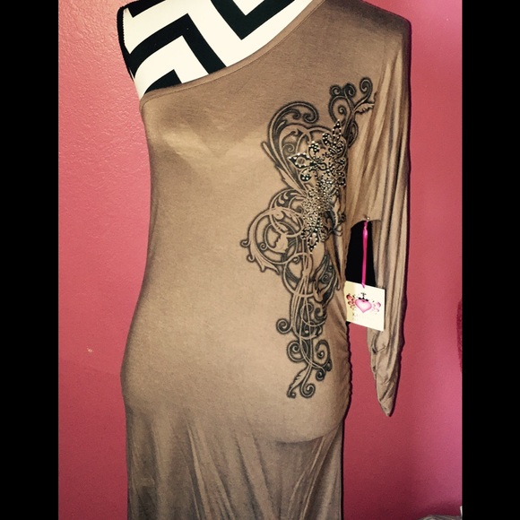 Katydid Boutique Cold/One Shoulder Shirred DRESS - Picture 4 of 4