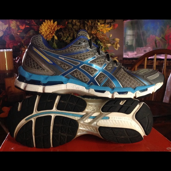 Womans Asics Gel-Kayano 19 running sneakers sz(10)