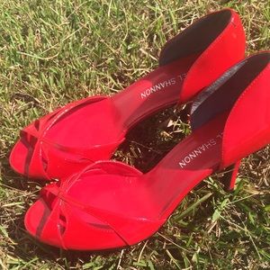 Lady in red hot!!! Michael Shannon heels