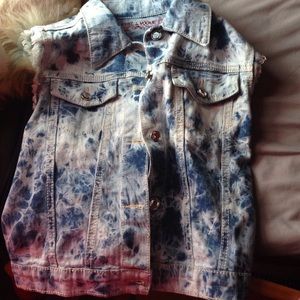 It's brand I'm size s and it fits me good