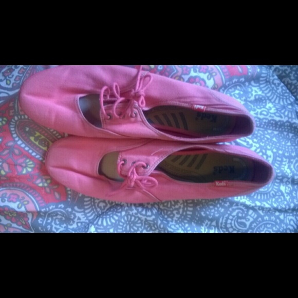 Lace up Keds