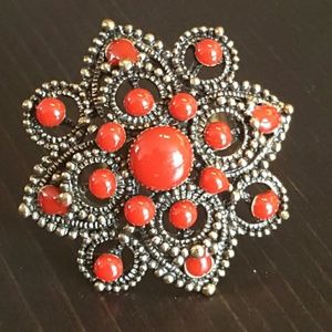 Flower style ring with red circular accents