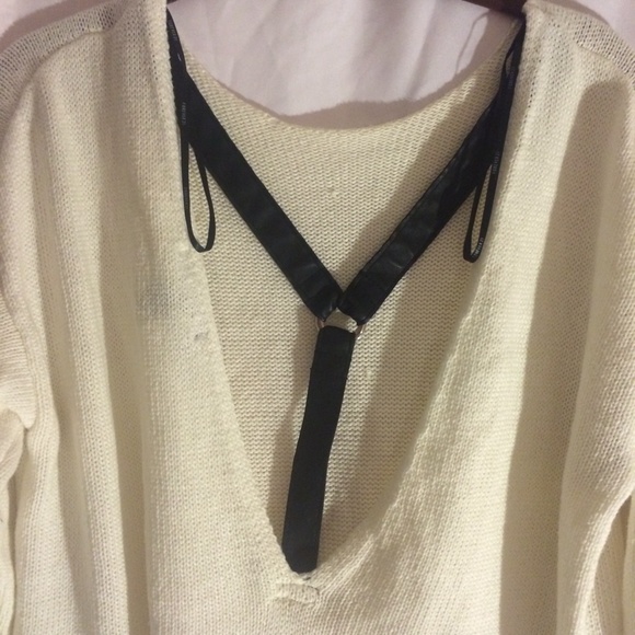 Sweater w/ Leather Detailed back - Picture 3 of 4