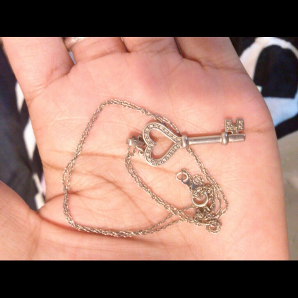 Gorgeous genuine sterling silver, diamond necklace