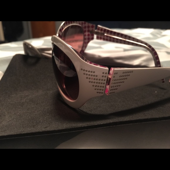 Emporio Armani Sunglasses - Picture 2 of 4